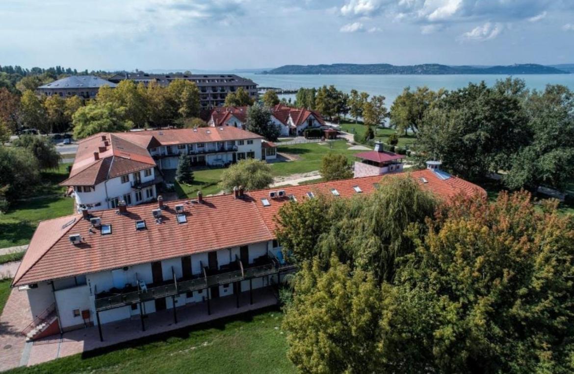 Waterfront Apartmanok Замарди Экстерьер фото